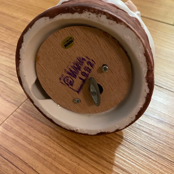 Vintage Wind Up Musical Santa giving presents By Mann - Picture 3 of 4